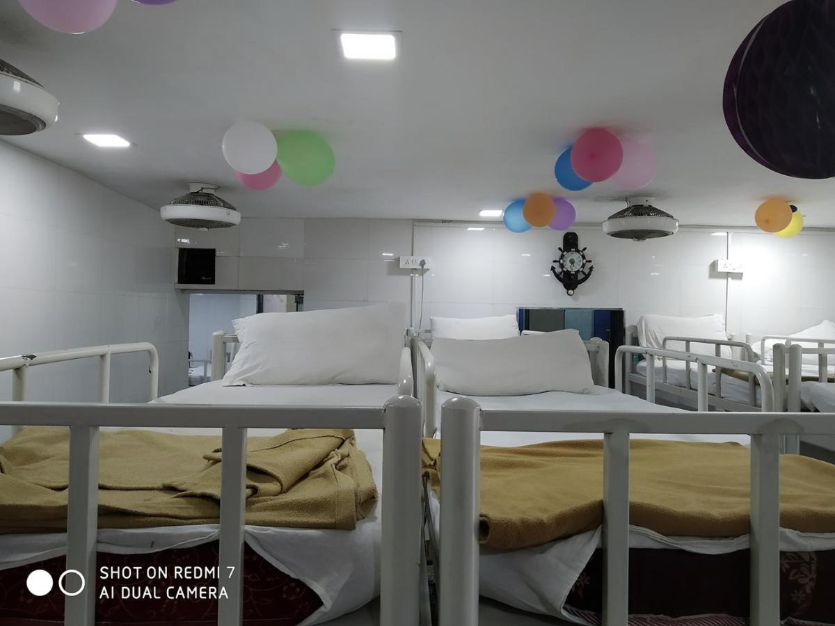 Star Dormitory Mumbai Exterior photo