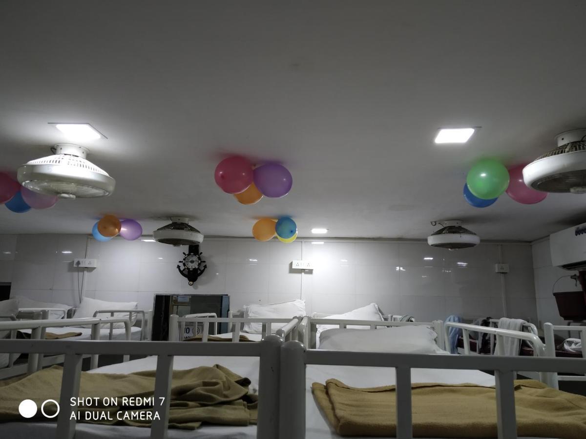 Star Dormitory Mumbai Exterior photo