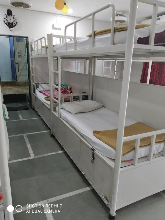 Star Dormitory Mumbai Exterior photo